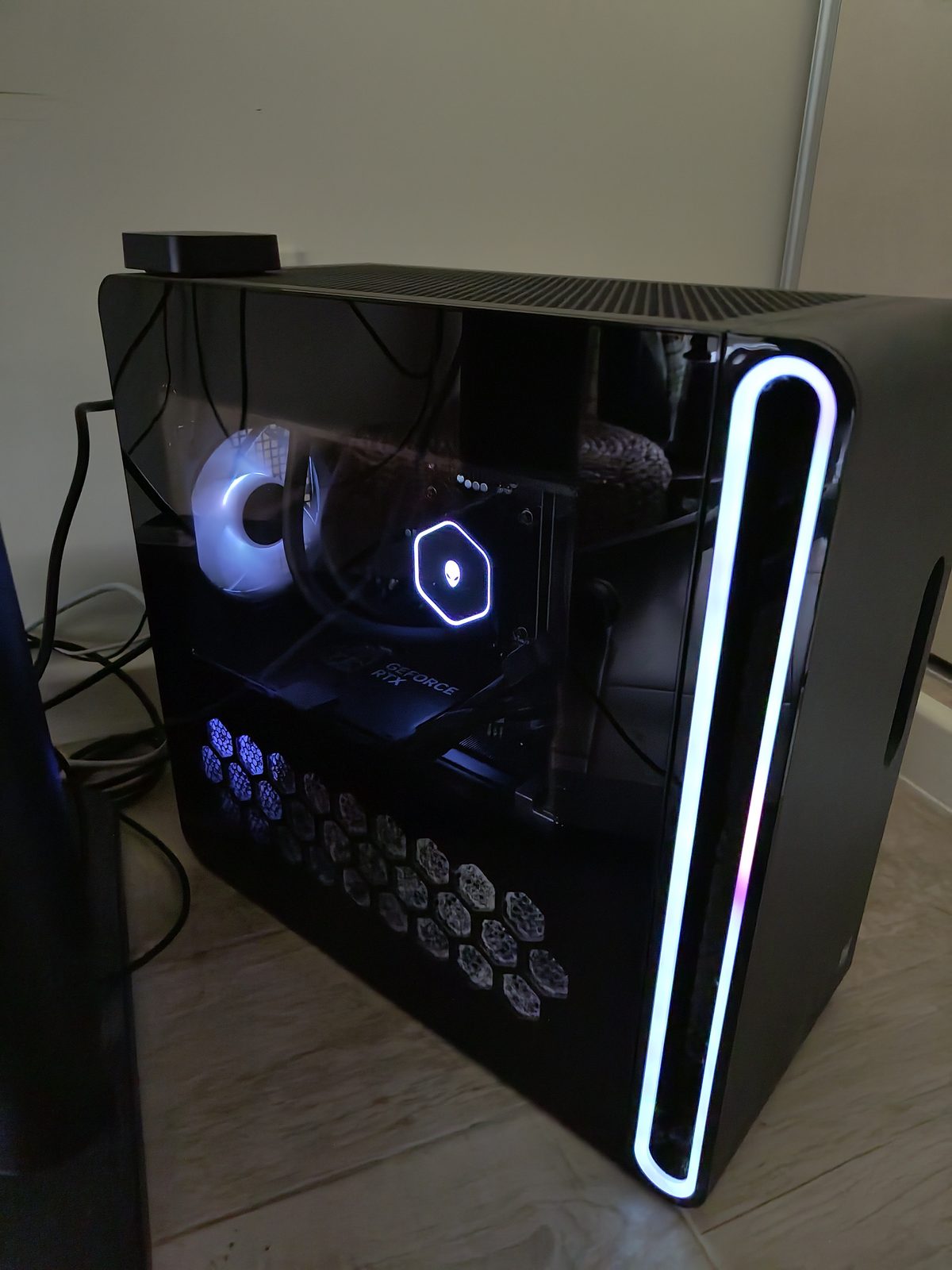 Alienware Aurora R16 — i9-14900KF · RTX 4090 · 64 GB — foto 2