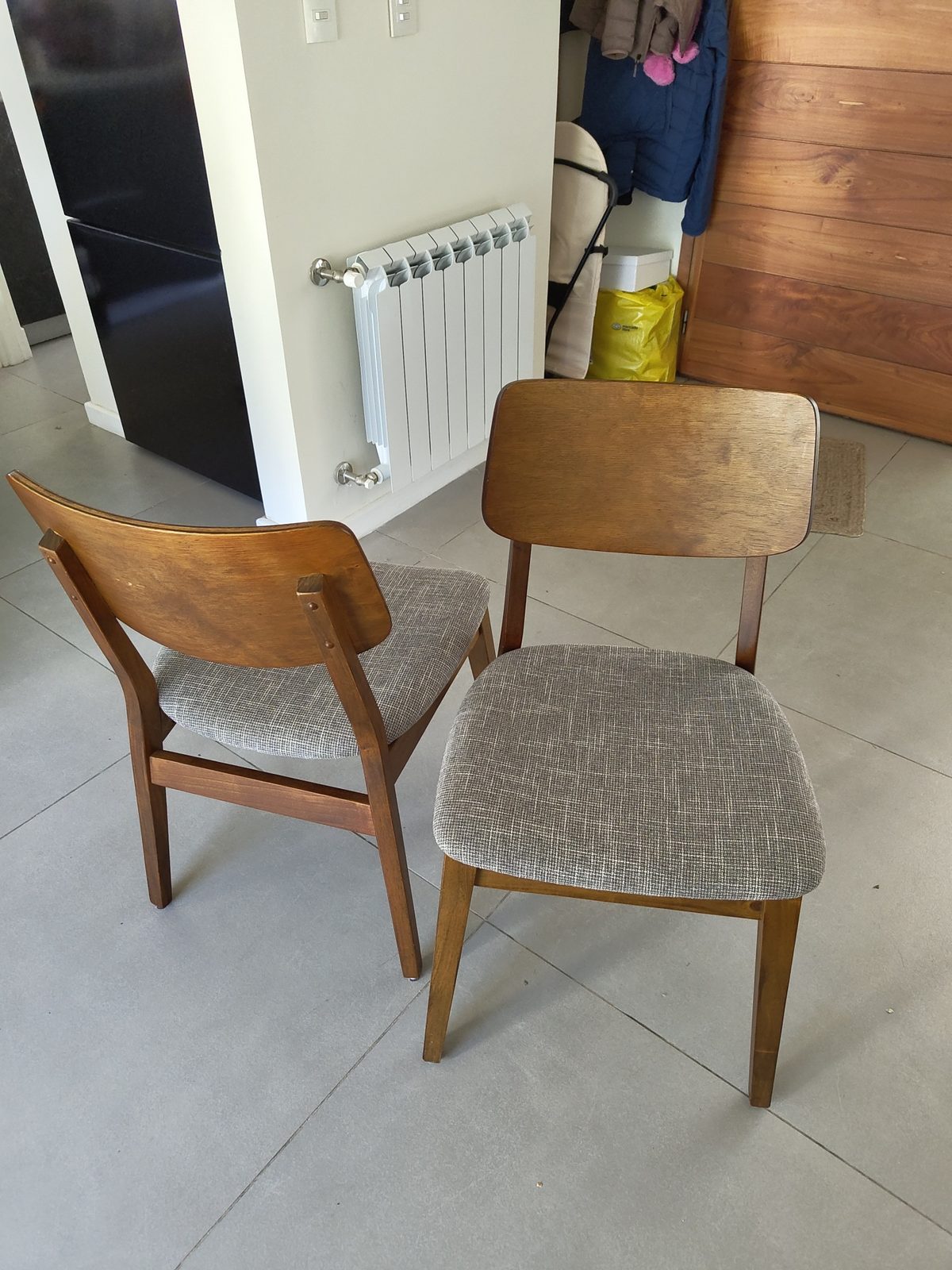 Sillas Susi madera maciza color nogal (x4)
