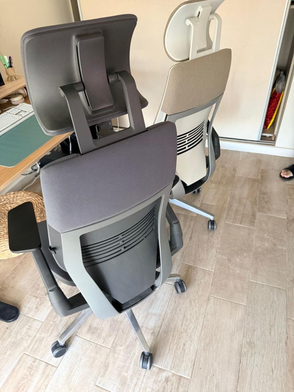 Silla Steelcase Gesture — Negra con apoyacabeza — foto 5