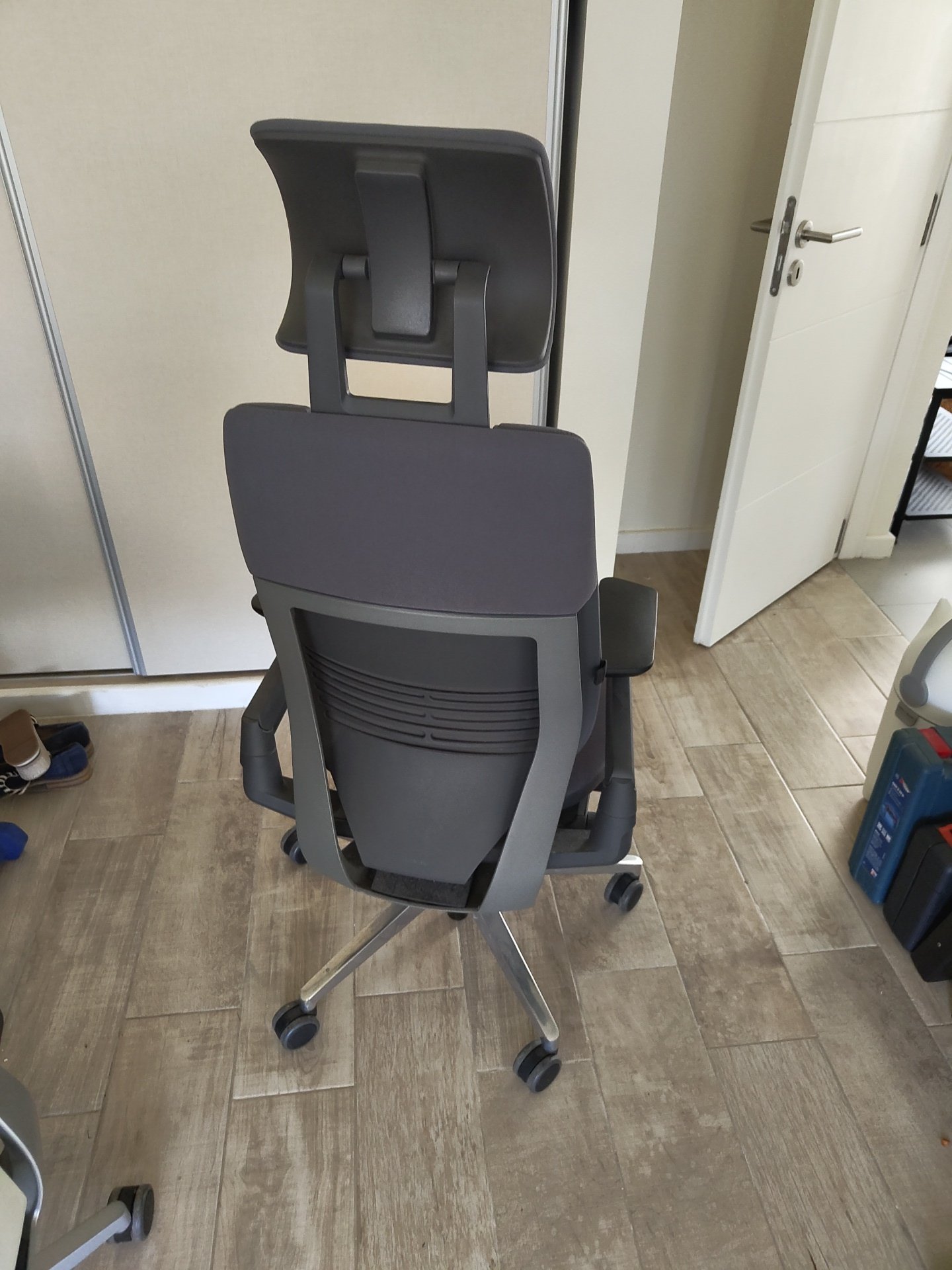 Silla Steelcase Gesture — Negra con apoyacabeza — foto 3